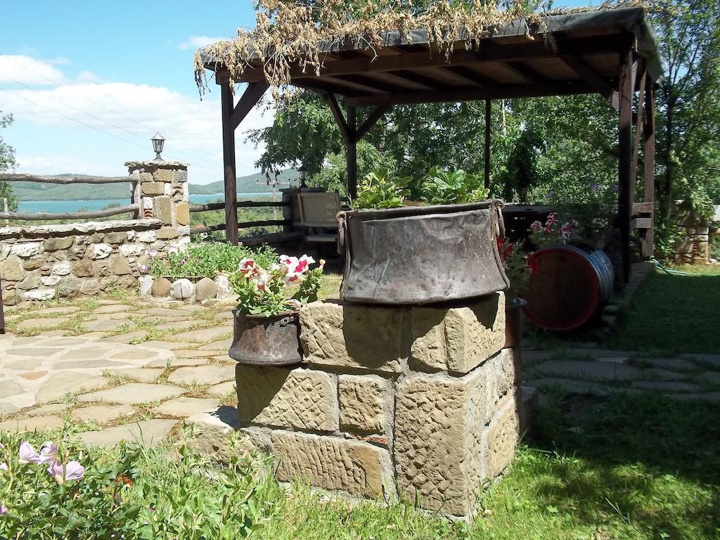 T'Asprolithia Villa Kalyvia Fylaktis Exterior photo